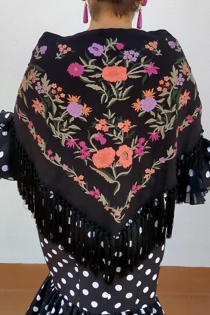MANTÓN BORDADO 3