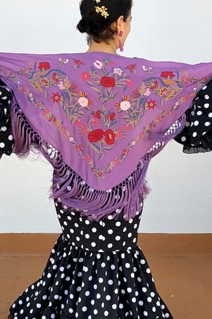 MANTÓN BORDADO 4